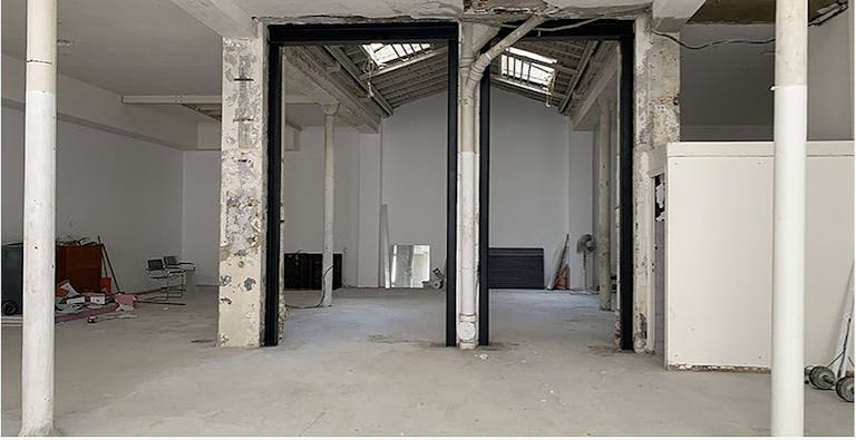 Industrial Showroom in Le Marais - Image 4