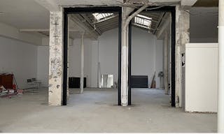 Industrial Showroom in Le Marais - Image 4