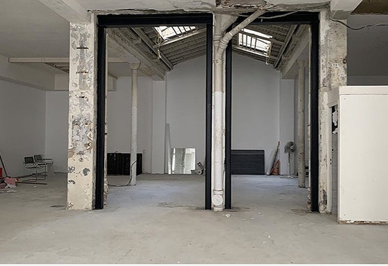 Industrial Showroom in Le Marais - Image 4