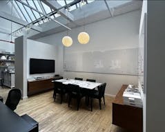 LIGHT-FILLED SHARED OFFICE SPACE IN THE HEART OF FLATIRON - Image 1