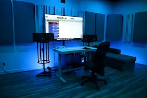 Modern Outer Space Premium Hollywood Multi-Purpose Creative Studio - Image 7