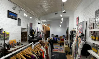 Large Beautiful Store Front with fixtures, a stage and audio/video access , 1500 sf , fitting rooms and a bathroom - Image 6