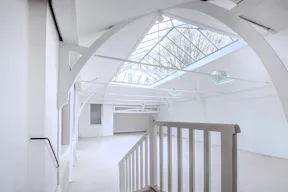 Une galérie idéale pour showroom / Fitting / Pop Up store / Galerie d'Art et défilé  - Image 1