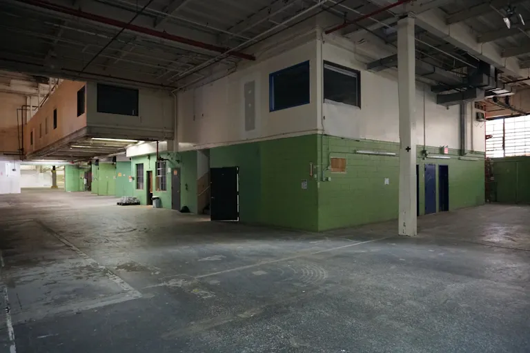 Spacious Warehouse in Brooklyn - Image 2