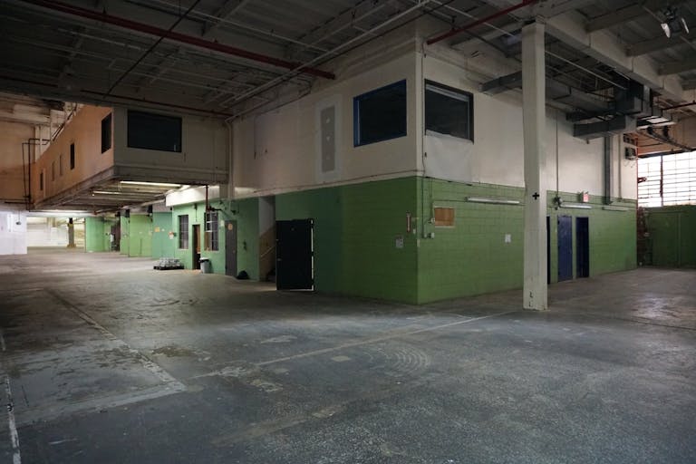 Spacious Warehouse in Brooklyn - Image 2