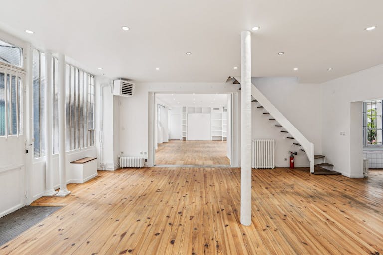 Contemporary Showroom in Le Marais - Image 3