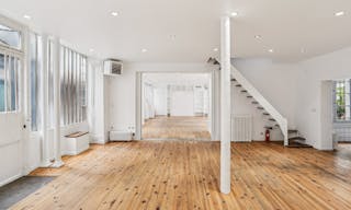 Contemporary Showroom in Le Marais - Image 3