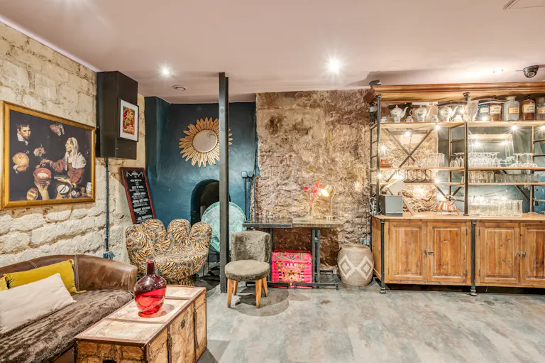 Espace atypique 180m² avec terrasse — Bar Marais / République — Showroom, shooting, pop-up restaurant, défilé - Image 2