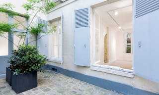 Showroom in Vibrant Le Marais - Image 9