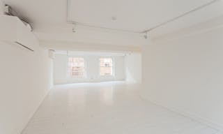 Exclusive Townhouse Rental in the Heart of London - Image 15