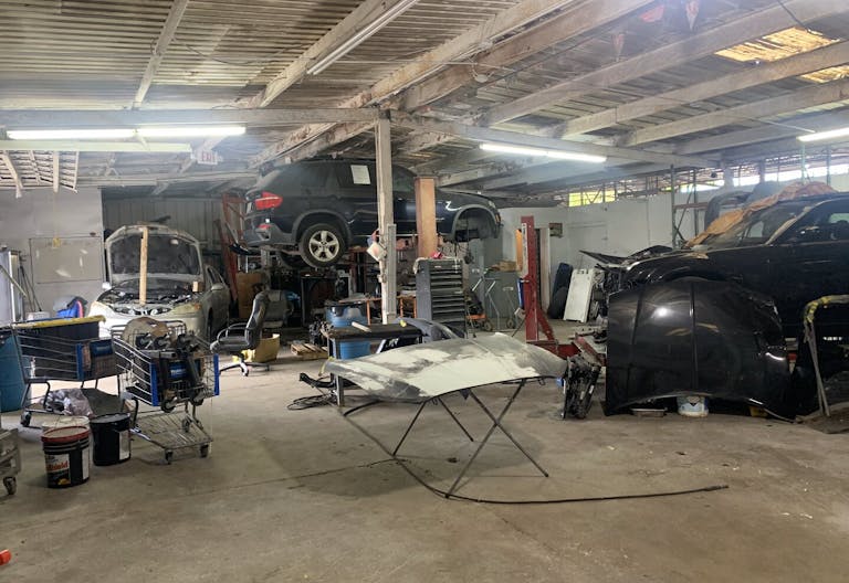 MECHANIC SHOP SPACE APPROX 2500 SQ FT - Image 0