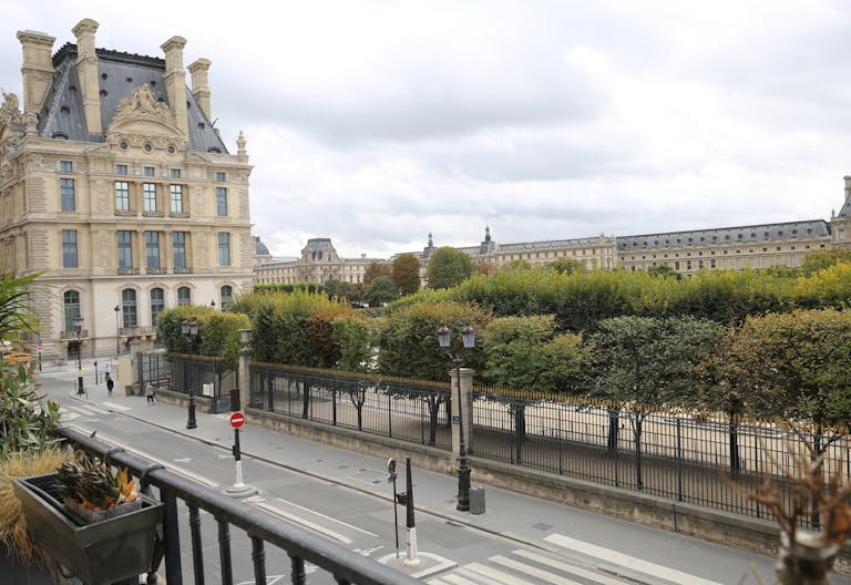 Superb Showroom Rue de Rivoli - Image 0