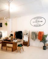 Open plan storefront, with kitchenette + spa like wetroom. A unique NY showroom. - Image 12