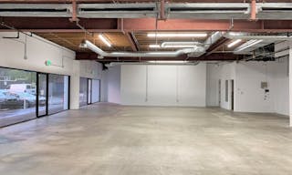 Beautiful Open Store in West Hollywood - Image 19