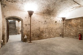 Showroom Boutique in Canal Saint Martin - Image 9