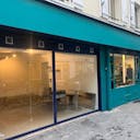 Pop-Up Store 20m² au cœur du 11e – Espace lumineux dans boutique de vinyles Blazing Music