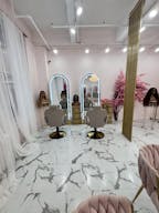 Elegant Pink Venue in Downtown NYC: Ideal for Glam Services & Stylish Events - Image 1