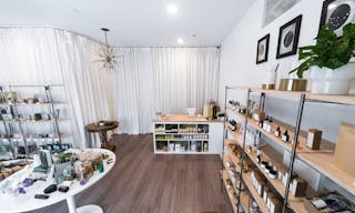 Unique Space in Trendy St. Elmo District - Image 10