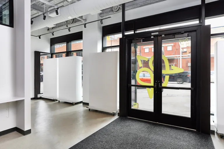 Elegant Storefront in Fulton Market - Image 4
