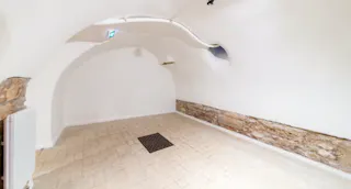Pop Up Boutique on Rue Ferdinand Duval - Image 8