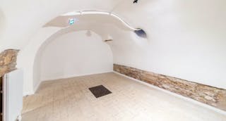 Pop Up Boutique on Rue Ferdinand Duval - Image 8