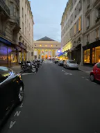 Charming and typical Parisian shop greatly located in Saint-Germain-des-Prés - Image 1
