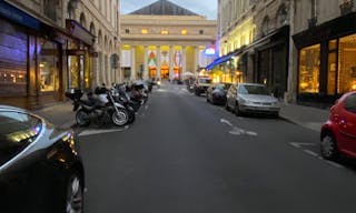 Charming and typical Parisian shop greatly located in Saint-Germain-des-Prés - Image 1