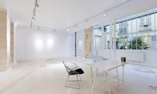 Showroom in Vibrant Le Marais - Image 7