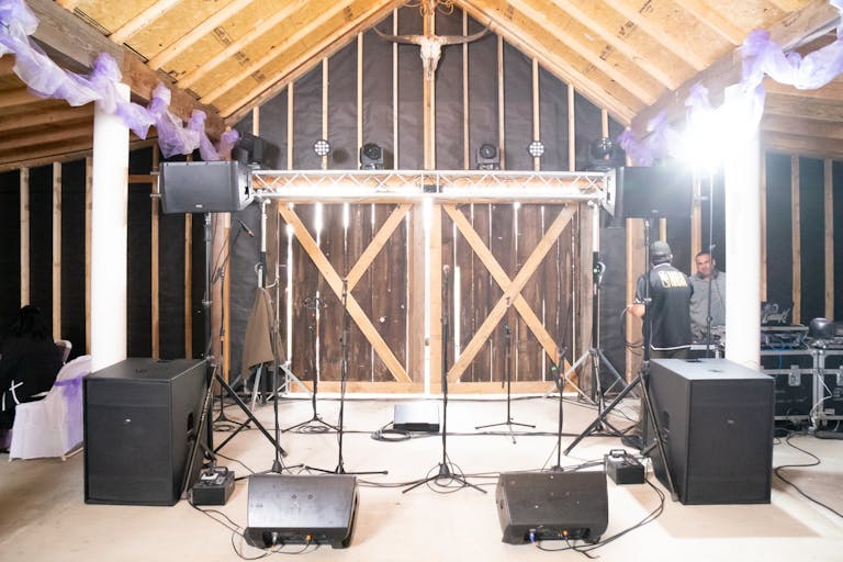 Rustic Barn for Events - Image 0