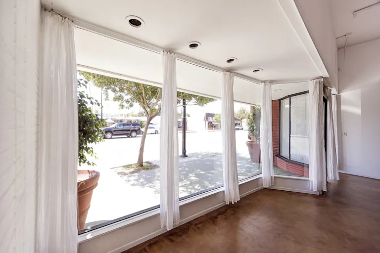 Pop-Up Retail / Art Gallery in Burbank - Image 3