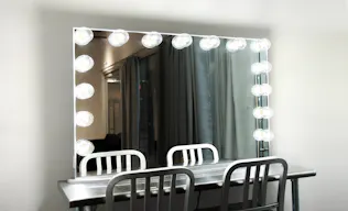 Bright Ready-to-Shoot, Pre-Lit 3-Wall Cyc - Image 9