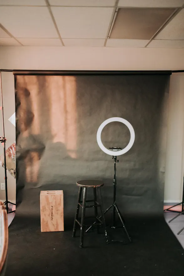 Natural light studio in South Anchorage - Image 1