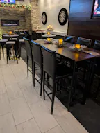 Sophisticated bar and lounge in the heart of downtown - Image 5
