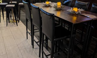 Sophisticated bar and lounge in the heart of downtown - Image 5