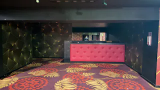 Unique 280 sqm Event & Showroom Space near Champs-Élysées - Image 1