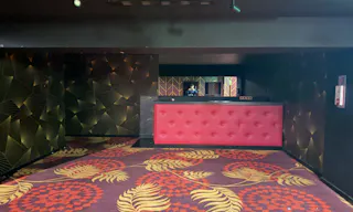 Unique 280 sqm Event & Showroom Space near Champs-Élysées - Image 1