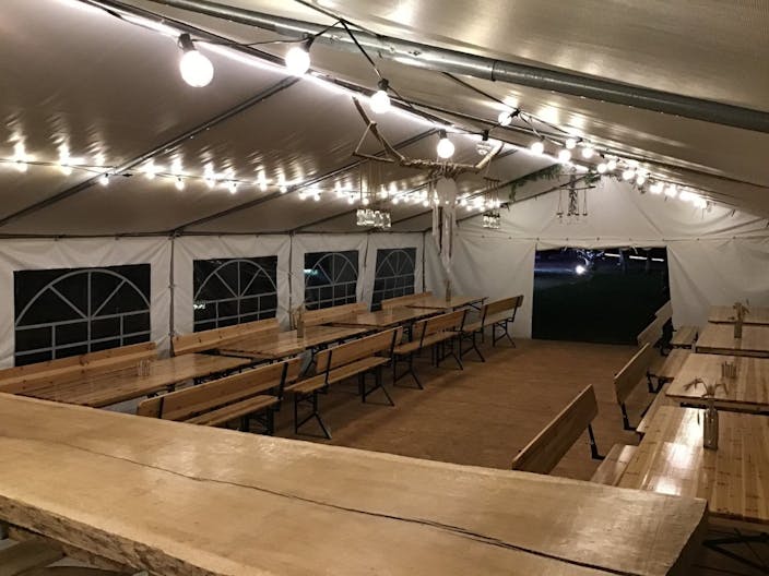 Terrain am�nag� avec chapiteau en bordure de rivi�re - Image 1