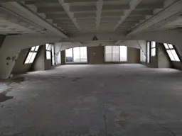 Cured Atypical Building for Rent - Nice Volume - Paris Le Marais - Image 8