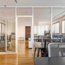 Location bureau Paris 18 : espace cl�-en-main pouvant accueillir jusqu?� 45 postes sur une superficie de 230m2