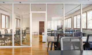 Location bureau Paris 18 : espace cl�-en-main pouvant accueillir jusqu?� 45 postes sur une superficie de 230m2 - Image 0