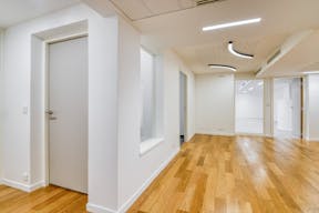 Unique Space near Parc Monceau - Image 3