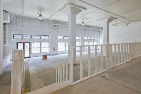 Unique open floor plan - Image 7