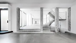 Large Showroom Rue Froissart - Image 3