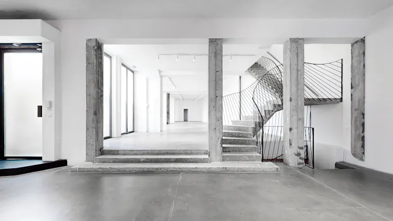 Large Showroom Rue Froissart - Image 3