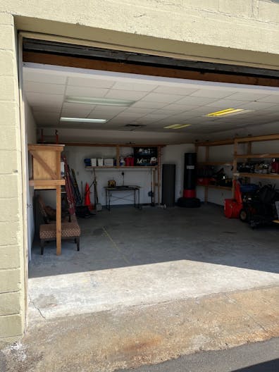 Artist Workshop/Commercial Garage- Utilities included - Image 2