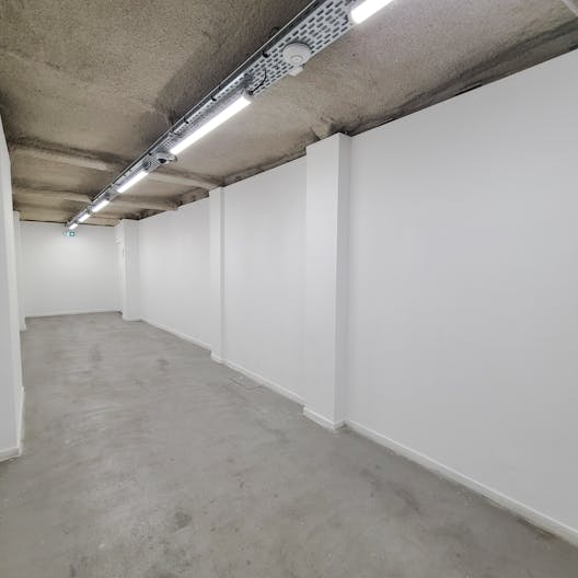 Perfect exhibition / event / pop-up space combined with a private speakeasy bar near the center of Paris - Image 4