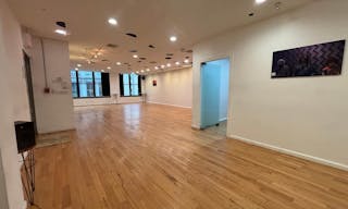 Entire Floor in SOHO with 2 extra rooms! - Image 22