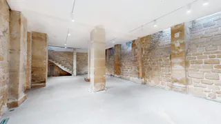 Large Showroom Rue Froissart - Image 12
