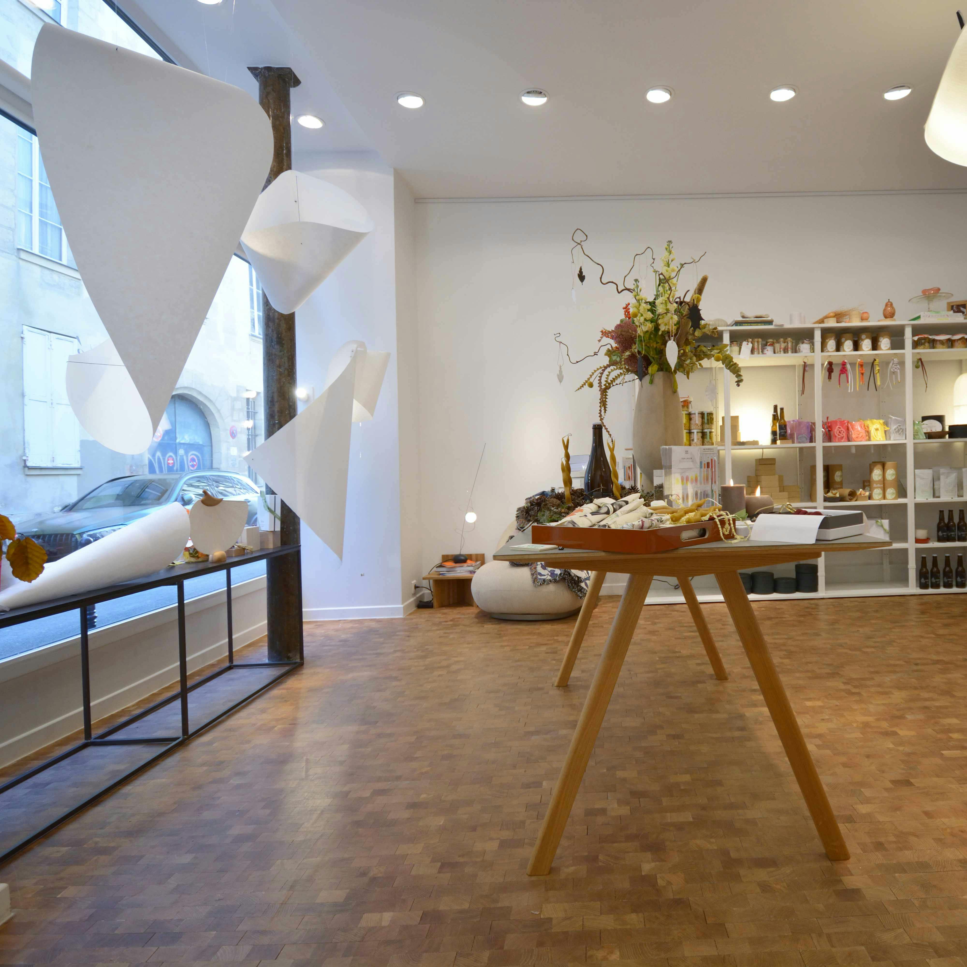 Modern 37 sqm Gallery and Showroom in Le Marais