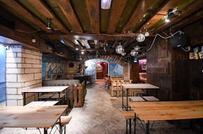 Bar atypique d�cor� par des artistes en plein quartier Montorgueil - Image 0